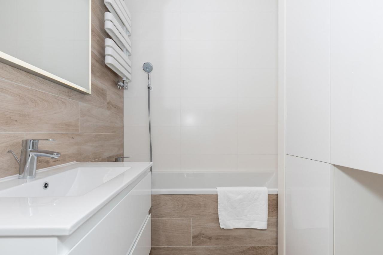Apartament Z Widokiem Na Port Swinoujscie By Noclegi Renters Bagian luar foto